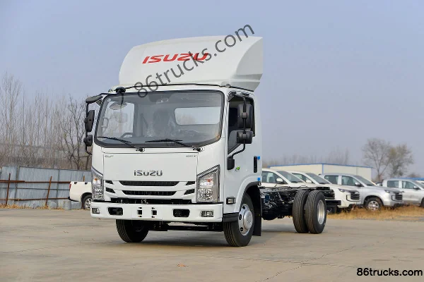 Jiangxi Isuzu Yifang EC5 Standard Edition 116hp 4X2(6 wheels) 3.68m Semi-cab Stake Light Truck (Hydraulic Brake) Exterior (3) | 86Trucks