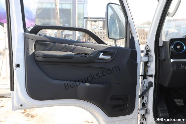 Foton Aumark X 122hp 4X2(6 wheels) 3.7m Single Row Flatbed Light Truck (Hydraulic Brake) Cab (2) | 86Trucks