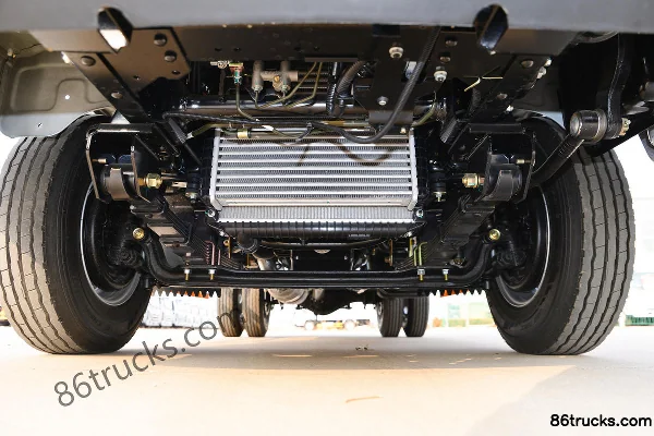 JMC Shunda Small Truck 129hp 4X2(6 wheels) 3.7m Single-Row Box Light Truck Chassis (1) | 86Trucks