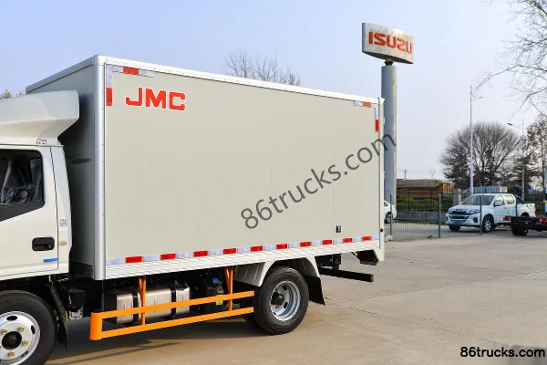 JMC Shunda Small Truck 129hp 4X2(6 wheels) 3.7m Single-Row Box Light Truck Body (1) | 86Trucks