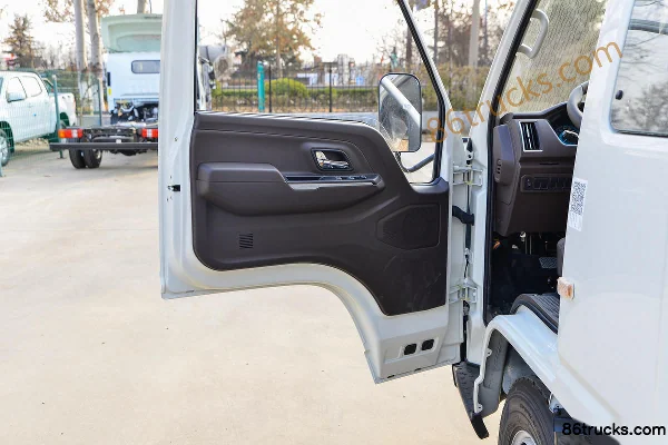 JMC Shunda Small Truck 116hp 4X2(6 wheels) 3.3m Half-Cab Van Light Truck (2) | 86Trucks