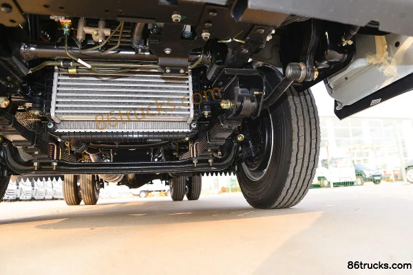 JMC Shunda Small Truck 116hp 4X2(6 wheels) 3.3m Half-Cab Van Light Truck Chassis (3) | 86Trucks