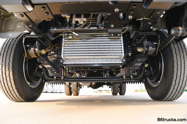 JMC Shunda Small Truck 116hp 4X2(6 wheels) 3.3m Half-Cab Van Light Truck Chassis (1) | 86Trucks
