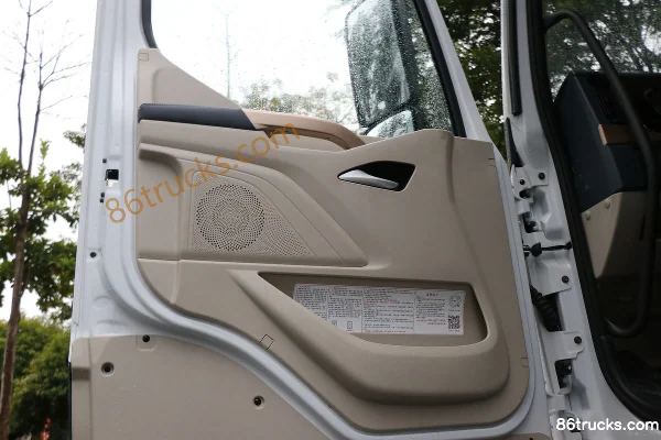 DongfengLiuqi ChenglongH7 version Luhang 580 ch 4X2(6 roues) tracteur routier LNG automatique Cabine (2) | 86Trucks