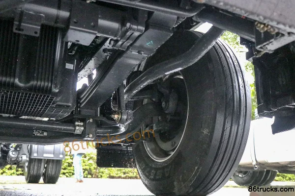 DongfengLiuqi ChenglongH7 version Luhang 580 ch 4X2(6 roues) tracteur routier LNG automatique Châssis (3) | 86Trucks