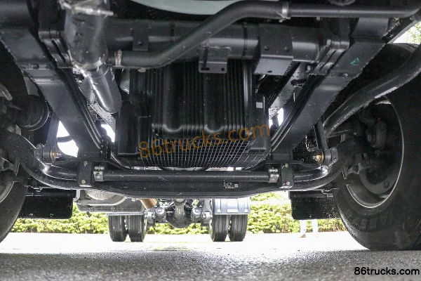 DongfengLiuqi ChenglongH7 version Luhang 580 ch 4X2(6 roues) tracteur routier LNG automatique Châssis (1) | 86Trucks