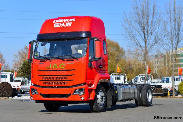 JAC Dewos T9 290hp 4X2(6 wheels) 7.8m Box Cargo Truck Exterior (3) | 86Trucks