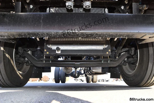 JAC Dewos T9 290hp 4X2(6 wheels) 7.8m Box Cargo Truck Chassis (1) | 86Trucks
