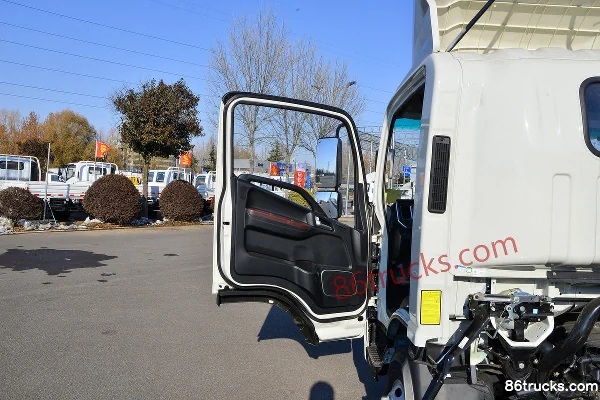 JAC Shuailing HS6 4,5T camion léger fourgon à cabine simple hybride rechargeable 4,15 m 15,5 kWh 4X2(6 roues) Intérieur (1) | 86Trucks