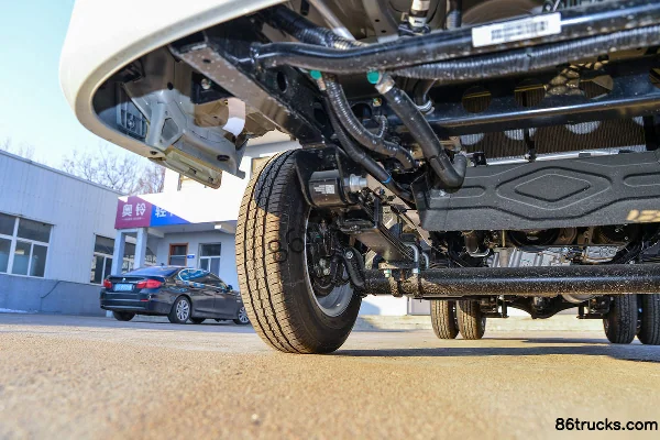 Foton Xiangling M1 Deluxe 1.6L 105hp 4X2(6 wheels) CNG 2.55m Double Row Flatbed Mini Truck Chassis (2) | 86Trucks