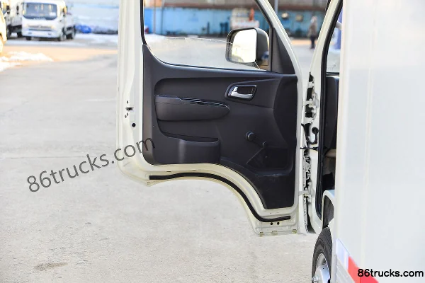 Foton Xiangling M1 Luxe 1.6L 122 ch 4X2(6 roues) Essence 3,3 m fourgon monoplace micro camion Cabine (2) | 86Trucks