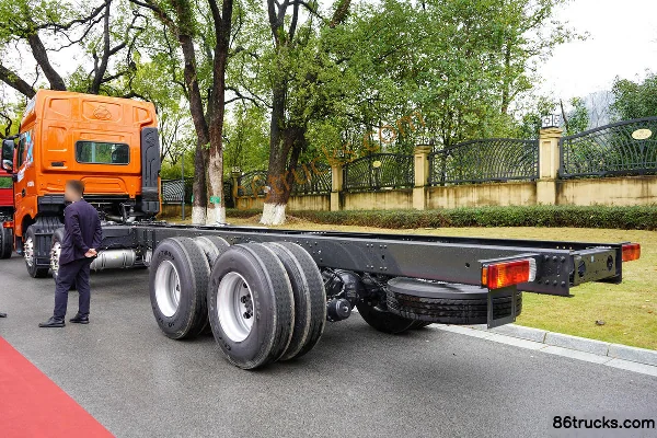 Dongfeng Liuqi Chenglong HK poids lourd 560 ch 8X4(12 roues) 9,47 m camion porteur à ridelles, boîte automatique AMT Extérieur (3) | 86Truck