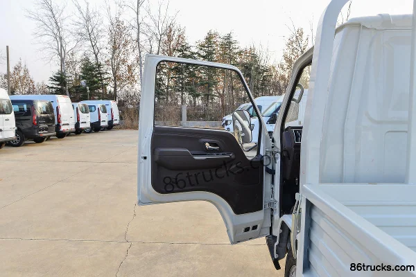 JMC Shunda Small Truck Deluxe 116 hp 4X2(6 wheels) 3.7m Single Row Flatbed Light Truck (China VI) Cab (1) | 86Trucks