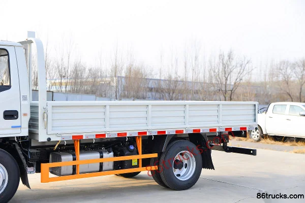 JMC Shunda Small Truck Deluxe 116 hp 4X2(6 wheels) 3.7m Single Row Flatbed Light Truck (China VI) Body (1) | 86Trucks