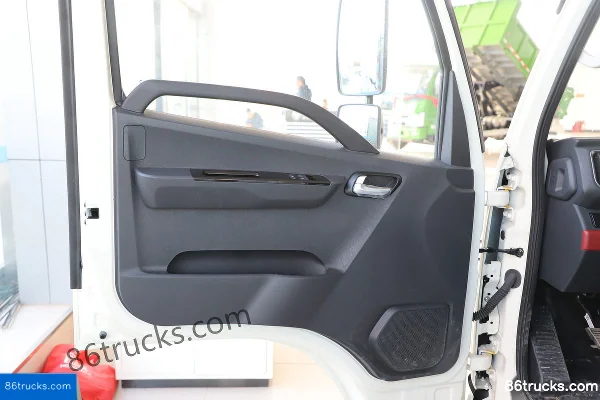 Foton Xiaoyun S PLUS 131hp 4X2(6 wheels) 3.9m Semi-Row Flatbed Light Truck (China VI) Cab (2) | 86Trucks