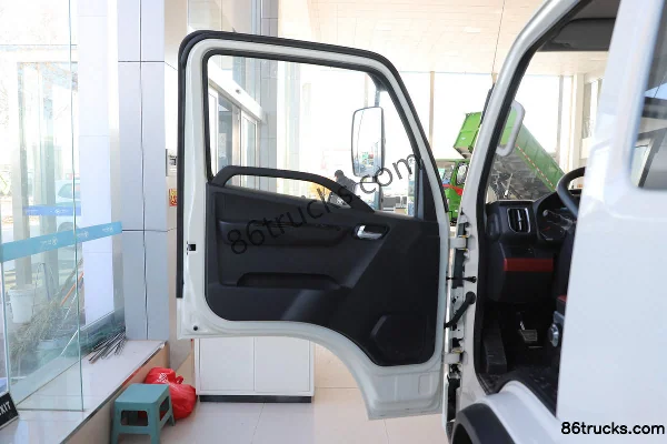 Foton Xiaoyun S PLUS 131hp 4X2(6 wheels) 3.9m Semi-Row Flatbed Light Truck (China VI) Cab (1) | 86Trucks