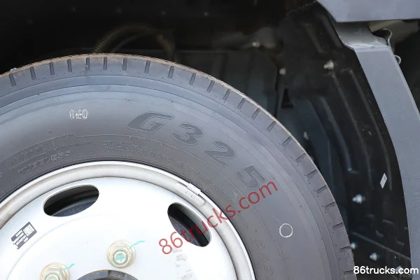 Foton Xiaoyun S PLUS 131hp 4X2(6 wheels) 3.9m Semi-Row Flatbed Light Truck (China VI) Chassis (3) | 86Trucks