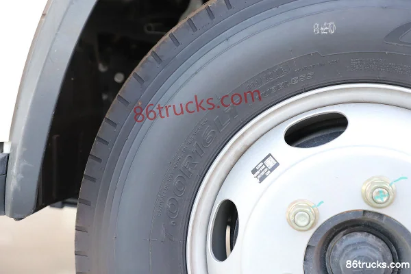 Foton Xiaoyun S PLUS 131hp 4X2(6 wheels) 3.9m Semi-Row Flatbed Light Truck (China VI) Chassis (2) | 86Trucks