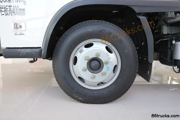 Foton Xiaoyun S PLUS 131hp 4X2(6 wheels) 3.9m Semi-Row Flatbed Light Truck (China VI) Chassis (1) | 86Trucks