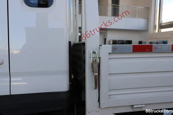 Foton Xiaoyun S PLUS 131hp 4X2(6 wheels) 3.9m Semi-Row Flatbed Light Truck (China VI) Body (2) | 86Trucks
