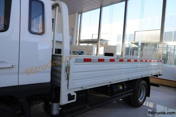 Foton Xiaoyun S PLUS 131hp 4X2(6 wheels) 3.9m Semi-Row Flatbed Light Truck (China VI) Body (1) | 86Trucks