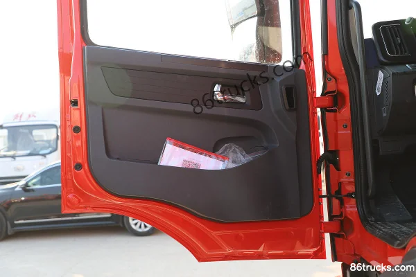Dongfeng Duolika D9 200 hp 4X2(6 wheels) 6.8m Flatbed Cargo Truck (China VI) Cab (2) | 86Trucks
