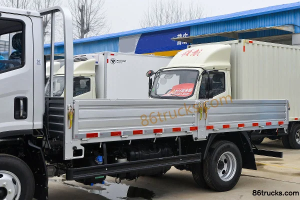 Foton Times Linghang M5 151 ch 4X2(6 roues) 4,17 m cabine simple plateau Carrosserie (1) | 86Trucks