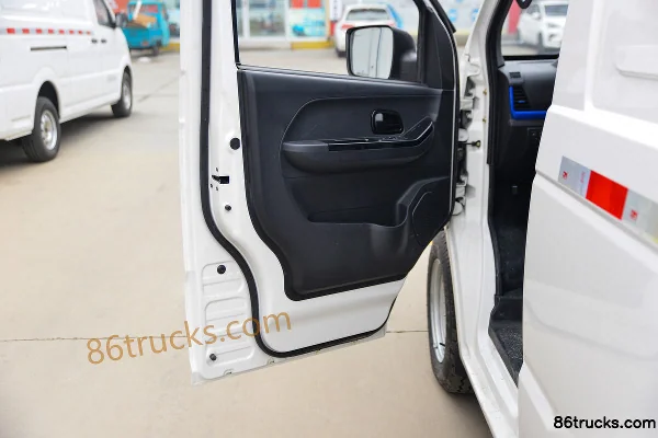 Foton Zhiling EV7 Standard Fast Charge Version 3.3T 2-Seat 5.42m Electric Panel Van 46.37kWh Cab (2) | 86Trucks