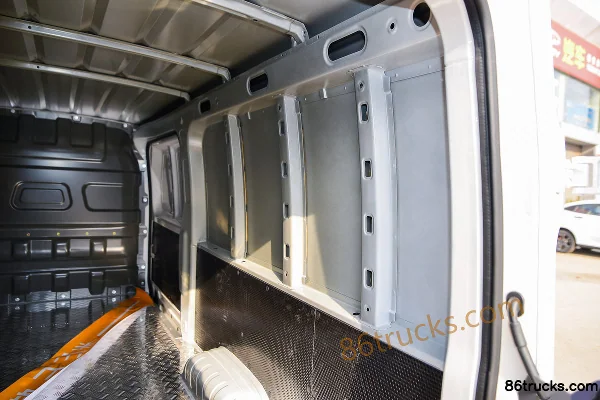 Lingshi Auto Gold Warehouse Business Warehouse Luxury 3T 2-Seat 5.43m Electric Panel Van 38.016kWh Cargo Box (2) | 86Trucks