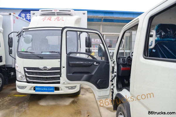 Foton Times Pilot S1 2.0L 144hp 4X2(6 wheels) Gasoline 3.19m double-row flatbed mini truck Cab (1) | 86Trucks