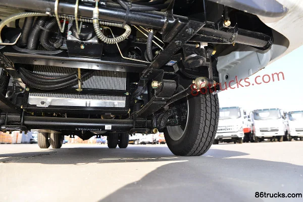 Kama Ruihang X1 2.2L 95hp 4X2(6 wheels) CNG dual fuel 3m double-row flatbed light truck Chassis (3) | 86Trucks