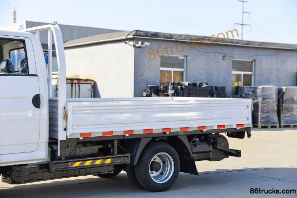 Kama Ruihang X1 2.2L 95hp 4X2(6 wheels) CNG dual fuel 3m double-row flatbed light truck Body (1) | 86Trucks