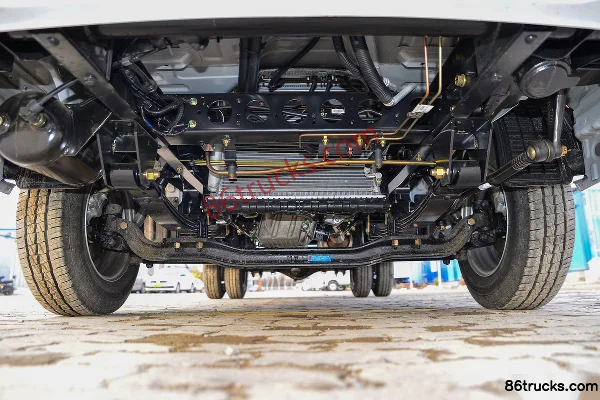 Dongfeng T6 2025 Model 1.6L Gasoline 122hp 4X2(6 wheels) 5-Speed 4.005m Flatbed Mini Truck Chassis (1) | 86Trucks