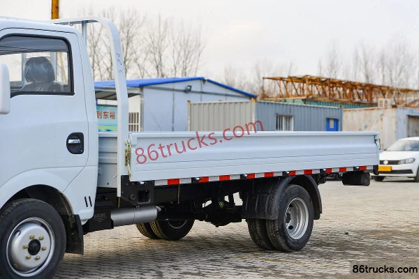 Dongfeng T6 2025 Model 1.6L Gasoline 122hp 4X2(6 wheels) 5-Speed 4.005m Flatbed Mini Truck Body (1) | 86Trucks