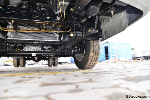 Dongfeng T5 1.5L 113hp 4X2(6 wheels) 3.7m single-row flatbed light truck (3T rear axle) (China VI) Chassis (3) | 86Trucks