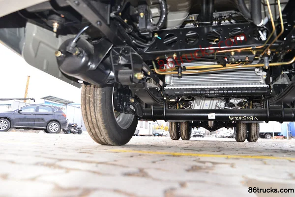 Dongfeng T5 1.5L 113hp 4X2(6 wheels) 3.7m single-row flatbed light truck (3T rear axle) (China VI) Chassis (2) | 86Trucks