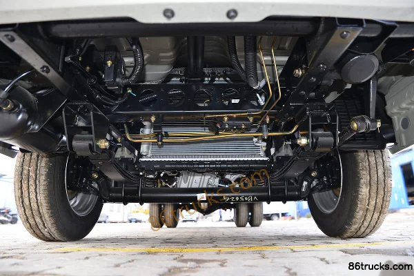 Dongfeng T5 1.5L 113hp 4X2(6 wheels) 3.7m single-row flatbed light truck (3T rear axle) (China VI) Chassis (1) | 86Trucks