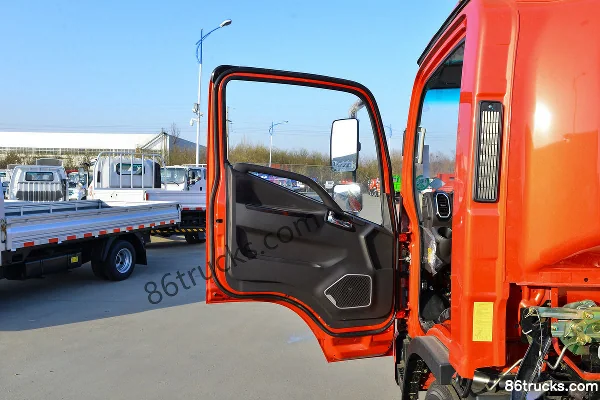Kama Kaijie M3 Zunxiang Edition 2.2L 95hp 4X2(6 wheels) CNG 4.16m single-row box light truck Cab (1) | 86Trucks