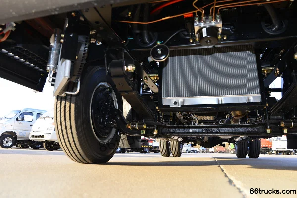 Kama Kaijie M3 Zunxiang Edition 2.2L 95hp 4X2(6 wheels) CNG 4.16m single-row box light truck Chassis (2) | 86Trucks