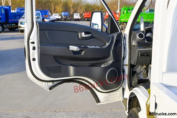 Kama Ruihang X1 2.2L 95hp 4X2(6 wheels) CNG 3.95m Single Row Flatbed Light Truck (China VI) Cab (2) | 86Trucks