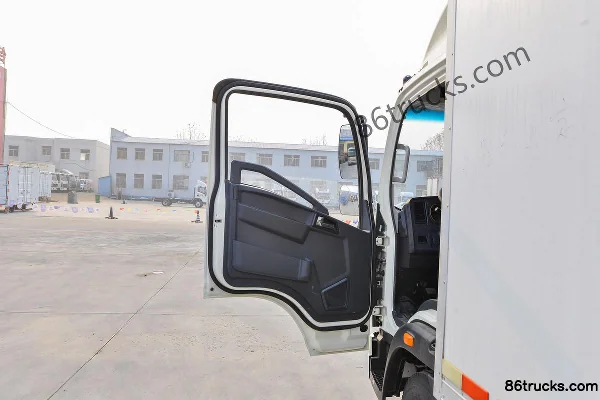 Sinotruk HOWO Hanvo 160hp 4X2(6 wheels) 4.1m refrigerated truck (China VI) Cab (1) | 86Trucks