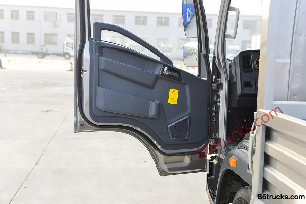 Sinotruk HOWO Hohan 150 hp 4X2(6 wheels) 4.15m Single Row Flatbed Truck (WLY 8-speed) Cab (2) | 86Trucks