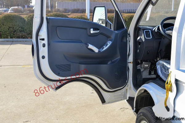 Kama Ruihang EV 3.5T 4.02m single-row pure electric flatbed micro truck 58.9kWh 4X2(6 roues) Intérieur (2) | 86Trucks
