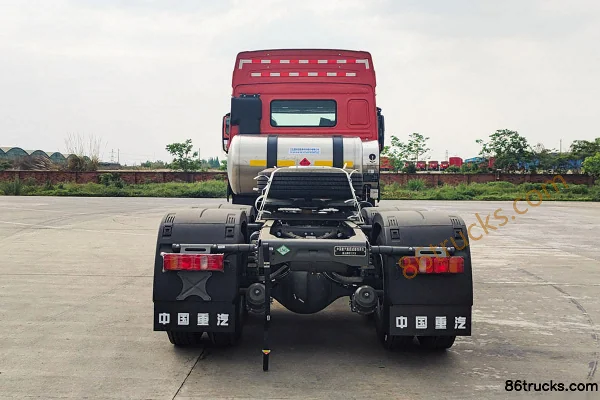 Sinotruk HOWO V7-X 480hp 6X4(10 wheels) LNG Tractor Truck Exterior (2) | 86Trucks