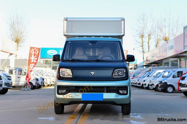 Foton Xiangling Q monobloc version luxe 1.3L 91 ch 4X2(6 roues) essence 2,02 m petit camion double cabine fourgon (pneus simples à l'arrière