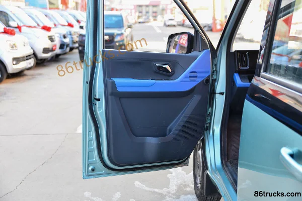 Foton Xiangling Q monobloc version luxe 1.3L 91 ch 4X2(6 roues) essence 2,02 m petit camion double cabine fourgon (pneus simples à l'arrière