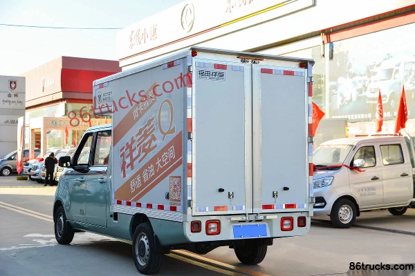 Foton Xiangling Q monobloc version luxe 1.3L 91 ch 4X2(6 roues) essence 2,02 m petit camion double cabine fourgon (pneus simples à l'arrière