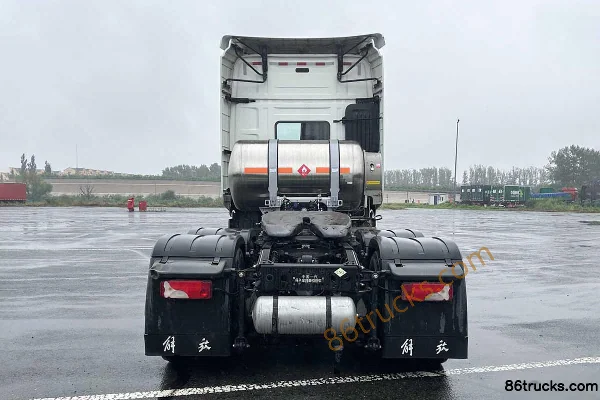 FAW Jiefang J7 Heavy Truck Classic Edition 530 ch 6X4(10 roues) LNG hazardous goods tractor truck Extérieur (2) | 86Trucks