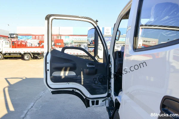 Foton Ollin Jiyun 95hp 4X2(6 wheels) 3.2m double-row flatbed light truck Cab (1) | 86Trucks