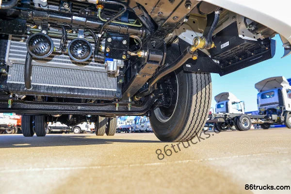 Foton Ollin Jiyun 95hp 4X2(6 wheels) 3.2m double-row flatbed light truck Chassis (3) | 86Trucks